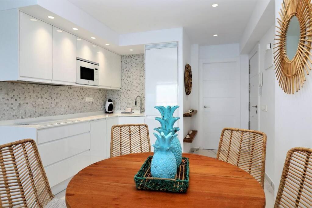Luxurious 2-bedroom With Stunning Views, 1st Line On Levante Beach, Apartment