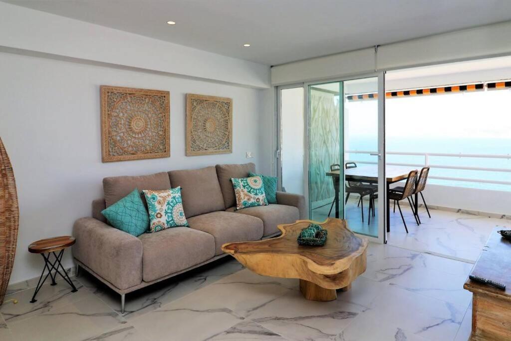 Appartement Luxurious 2-bedroom With Stunning Views, 1st Line On Levante Beach, *