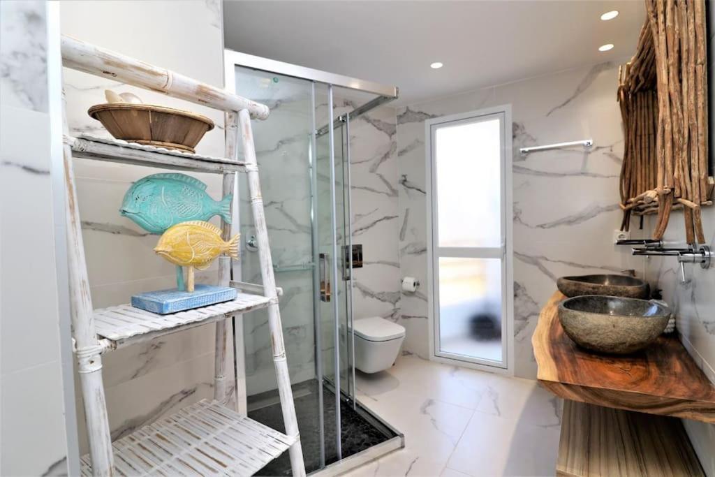 Appartement Luxurious 2-bedroom With Stunning Views, 1st Line On Levante Beach,