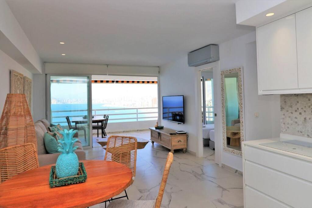 Luxurious 2-bedroom With Stunning Views, 1st Line On Levante Beach, Apartamento Benidorm