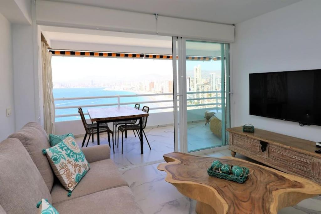 Luxurious 2-bedroom With Stunning Views, 1st Line On Levante Beach, Apartamento