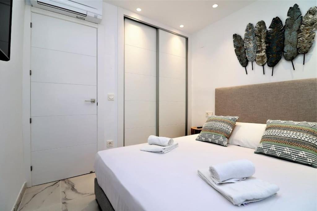 Luxurious 2-bedroom With Stunning Views, 1st Line On Levante Beach, Apartamento